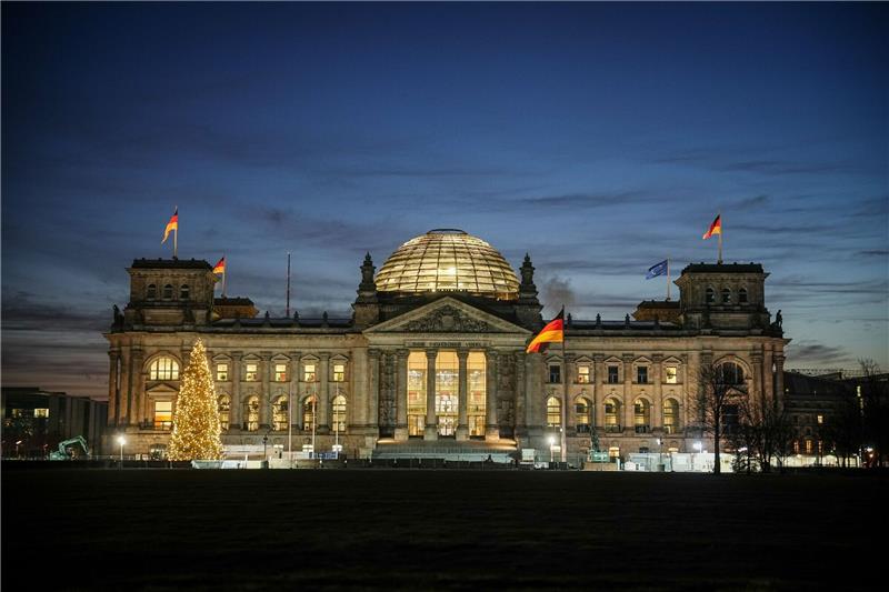 Das Reichstagsgebäude am frühen Morgen.