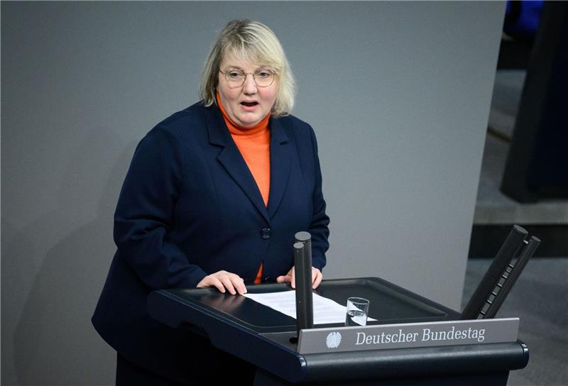 SPD lehnt FDP-Vorstoß für Nachbesserung an Rentenpaket ab Das Rentenpaket setze den Koalitionsvertrag eins zu eins um, so Katja Mast.