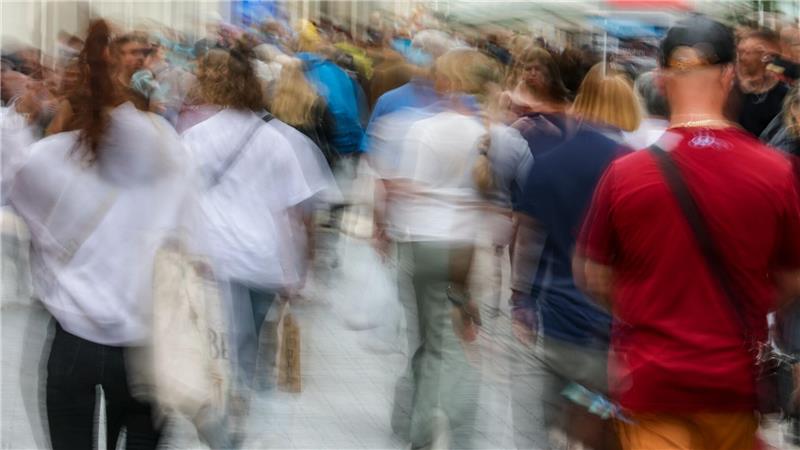 Das Rentensystem betrifft alle - die einen zahlen ein, die anderen beziehen Rente. (Symbolbild)