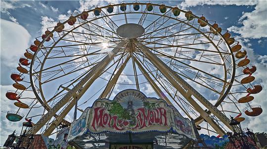 Das Riesenrad ist auf dem Osterfeld bereist aufgebaut.