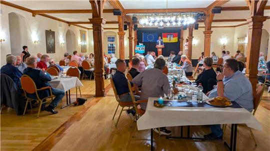 Das Salzfestmahl findet erstmals im Bündheimer Schloss statt.