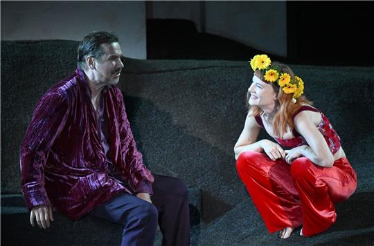Das Schauspiel «Jedermann» mit Michael Maertens (l) und Valerie Pachner wird im Rahmen der Salzburger Festspiele gezeigt.