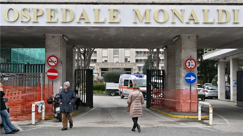 Das Schicksal des kleinen Jungen in der Monaldi-Klinik bewegt ganz Italien. 