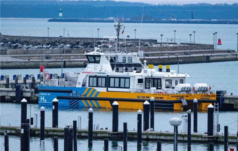 Das Schiff «Hydrocat 55» liegt im Stadthafen von Sassnitz.