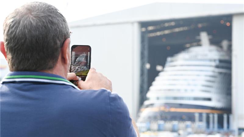 Neues Disney-Kreuzfahrtschiff verlässt Baudock Das Schiff ist mit einem Flüssigerdgasantrieb ausgerüstet.