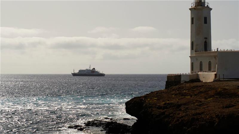 Hantavirus: Auch Deutsche von Kreuzfahrtschiff geholt Das Schiff lag zuletzt unweit von Praia, Kap Verde. (Archivbild)