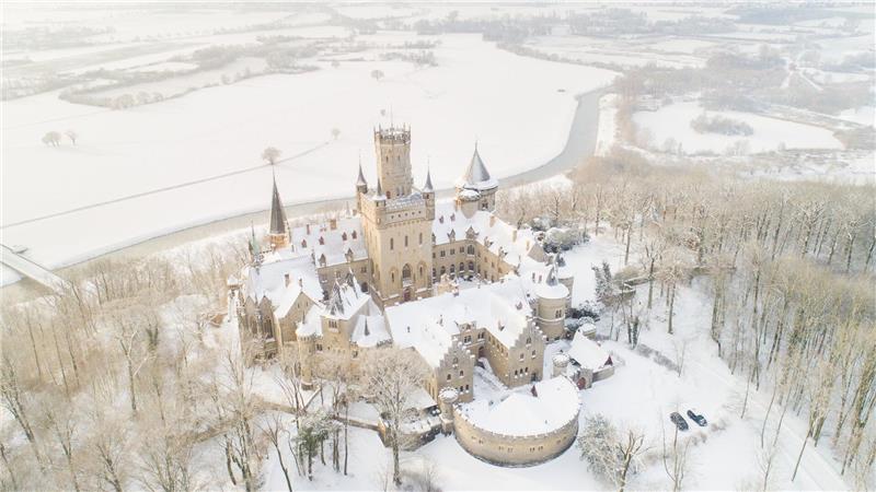 Das Schloss Marienburg in der Region Hannover diente unter anderem als Kulisse für den weltweiten Serienerfolg „Maxton Hall – Die Welt zwischen uns“. (Archivbild)