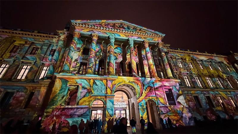 Das Schloss im Zentrum von Braunschweig erstrahlt beim Festival of Lights.