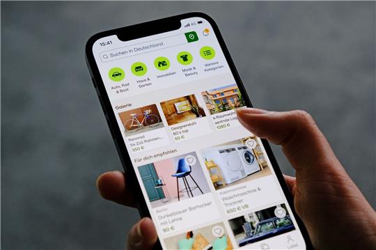 Ebay Kleinanzeigen streicht „Ebay” endgültig aus Firmennamen Das Schnäppchenportal Ebay Kleinanzeigen wird zu «Kleinanzeigen.de».