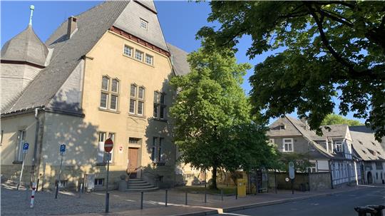 Das Schöffengericht gehört zum Amtsgericht, vor dem der Angeklagte sich verantworten muss.