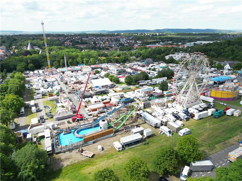 Das Schützenfest auf dem Osterfeld ist bereit für den Start. Foto: Neuendorf