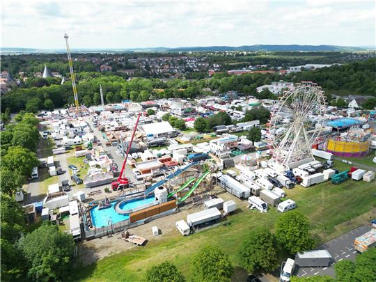 Das Schützenfest auf dem Osterfeld ist bereit für den Start. Foto: Neuendorf