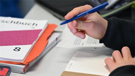 Das Schulsystem steht vor großen Herausforderungen. (Symbolbild)