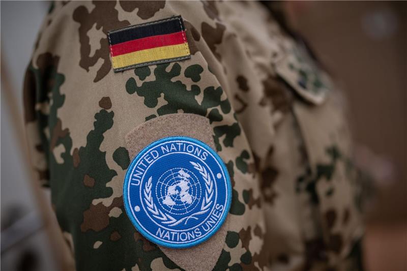 Mali-Einsatz der Bundeswehr letztmals verlängert Das Schulterpatch der MINUSMA Mission der Vereinten Nationen UN an einem Bundeswehr Soldaten im Bundeswehr Feldlager Camp Castor.