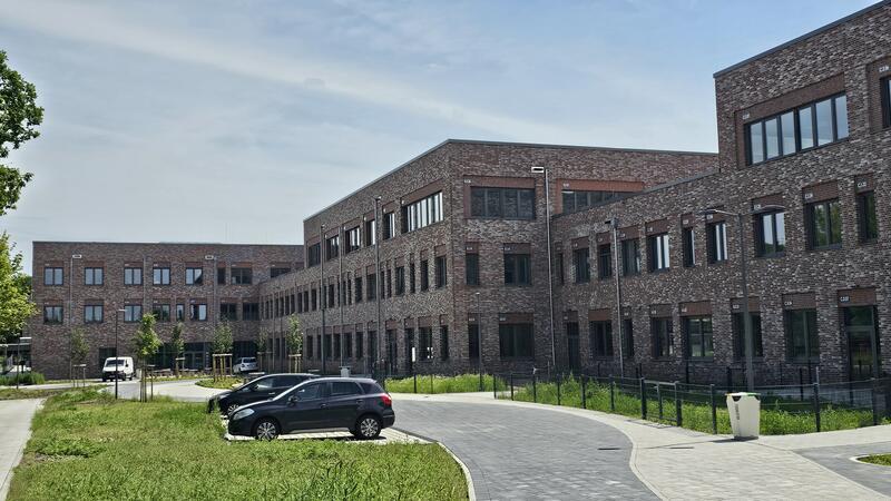 Nach Zwist mit Caterer: Mittagessen für Goslarer Schüler gesichert Das Schulzentrum Goldene Aue wartet auf die Rückkehr der Schüler aus den Sommerferien. Für Mahlzeiten aus der Mensa und das Kiosk-Angebot ist gesorgt.