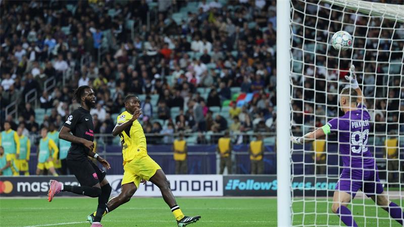 Ungeduscht und unantastbar: BVB auf Guirassys Schultern Das Siegtor im Olympiastadion: Guirassy trifft zum 2:1.