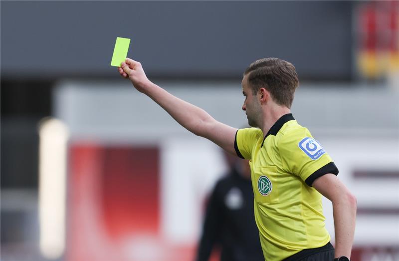 Onkel auf dem Platz! Abbruch hat Nachspiel für SC-18-Zweite Das Spiel des SC 18 Harlingerode II bei der SG Se/Rowi/He wird abgebrochen. Symbolbild: Friso Gentsch, pa/dpa