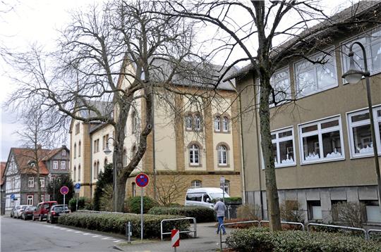 Das Stadtarchiv ist raus, das Ratsgymnasium will mit seiner Oberstufe so schnell wie möglich rein: Das Haus an der Zehntstraße liegt in direkter Nachbarschaft zur Worthschule. Foto: Heine