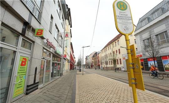 Das Stadtzentrum der Rolandstadt Nordhausen: Oberbürgermeister Kai Buchmann ist suspendiert worden. Foto: Matthias Bein, dpa