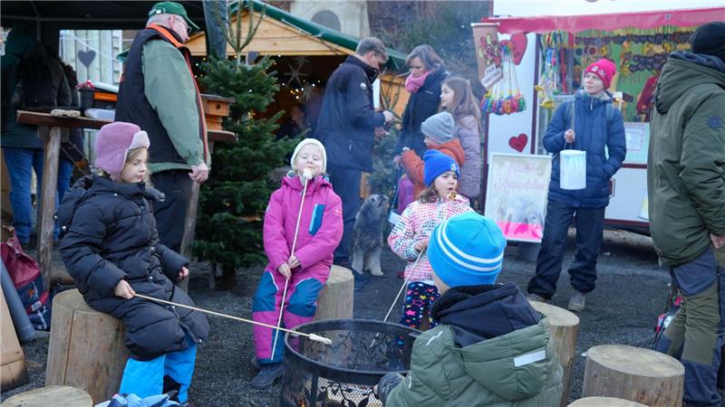 Das Stockbrotbacken auf dem Wintermarkt ist bei den Kindern im vergangenen Jahr besonders beliebt.