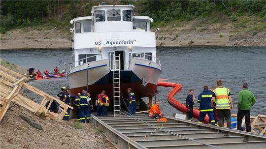 Das THW und die Feuerwehr sind 2020 gefragt, damit die MS „Aquamarin“ beim Stapellauf von dem Bedarfsanleger nicht Schiffbruch erleidet.