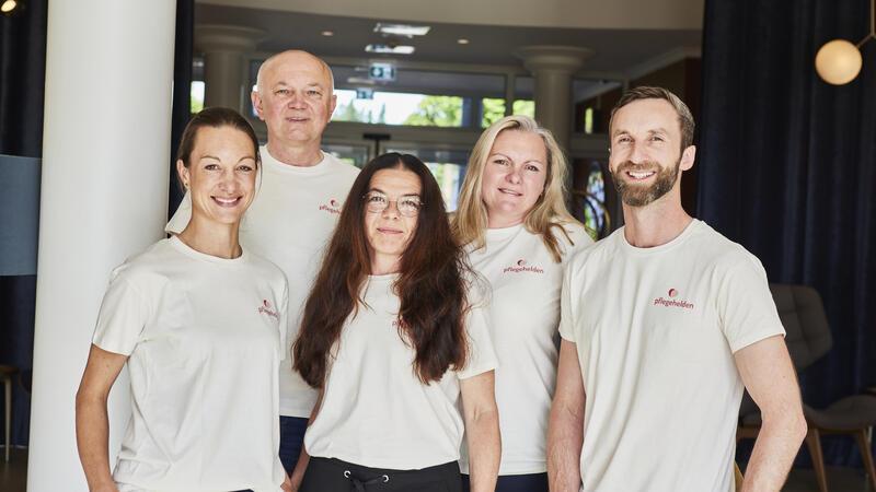 Das Team der Pflegehelden unterstützt Pflegebedürftige und entlastet Angehörige.