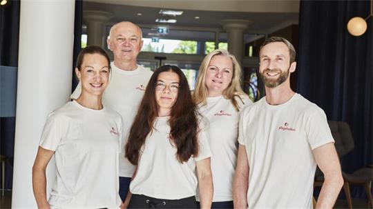 Das Team der Pflegehelden unterstützt Pflegebedürftige und entlastet Angehörige.