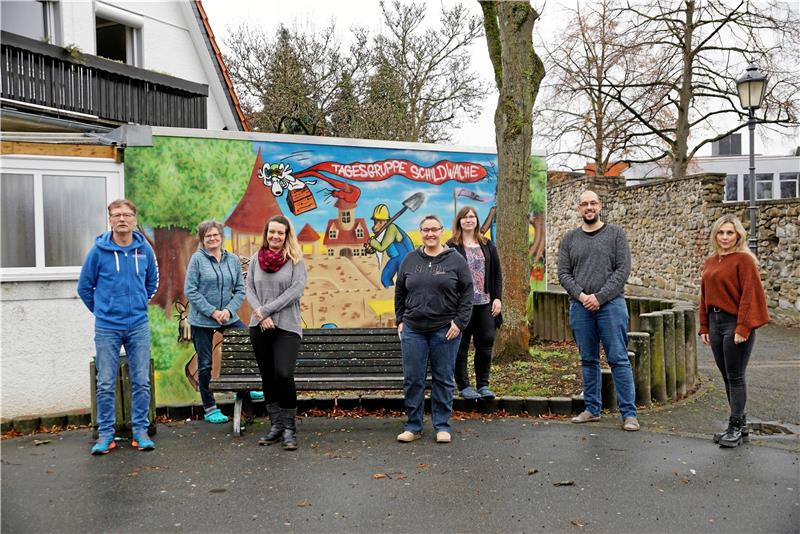 Das Team der Tagesgruppe Schildwache in Osterode: der pädagogische Leiter Wilfred Hartmann, Karin Rösler-Brandt, Anja Schimschal, Imke Grobecker, Lisa Katharina Schendler, André Kaschtanek und Natalie Sperling (von links).  Foto: Niemann