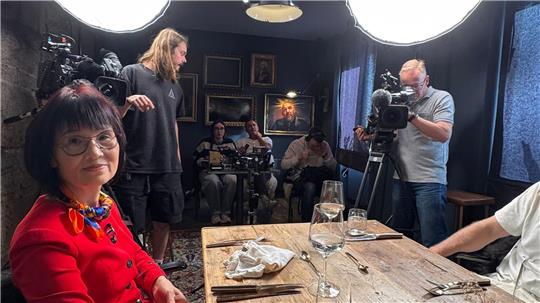 Das Team des Fernsehsenders dreht fast 13 Stunden lang in dem Braunlager Restaurant.