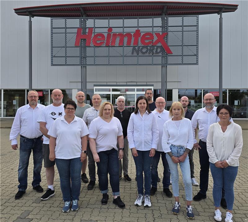 Das Team von Heimtex Nord freut sich auf die Eröffnung.