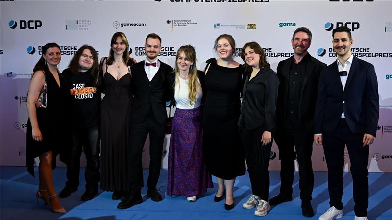 Das Team von Paintbucket Games wurde für „The Darkest Files“ in den Kategorien bestes deutsches Spiel und bestes Serious Game ausgezeichnet.