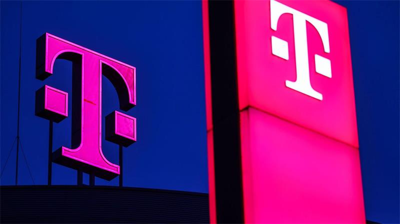 Das Telekom-Logo an der Bonner Konzernzentrale - dort ist das Handynetz gut, anderswo gibt es noch Lücken. (Archivbild)