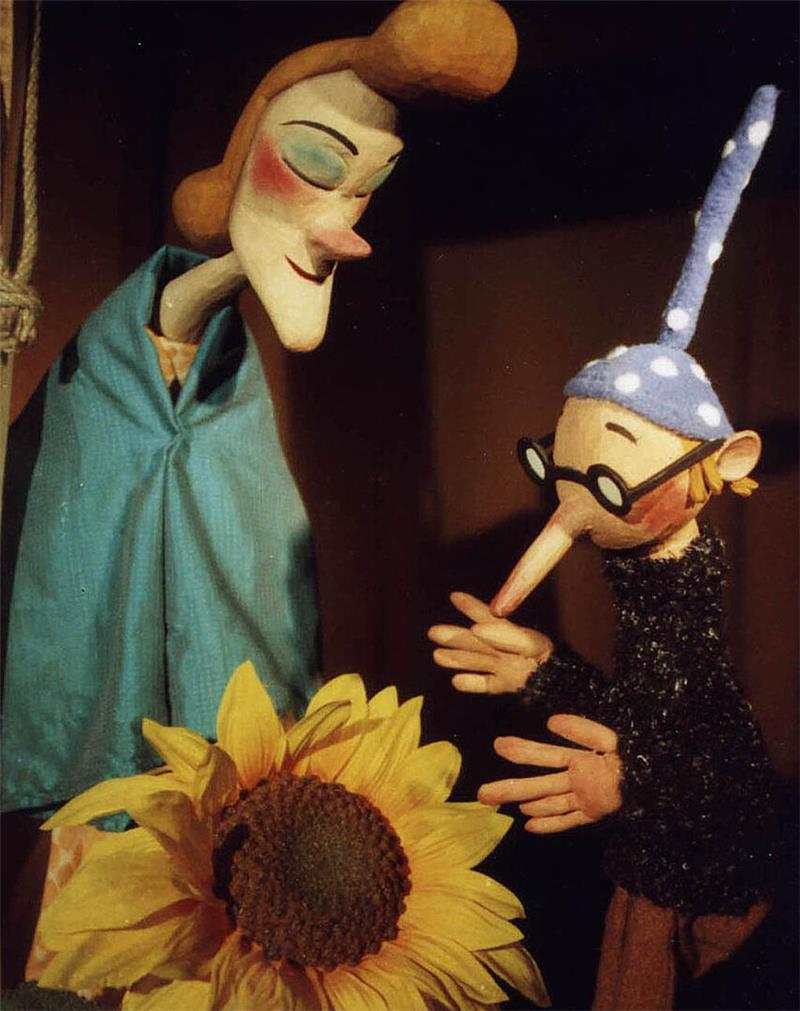 Das Theater „Blaues Haus“ läd die Kinder in „Die Werkstatt der Schmetterlinge“ ein.