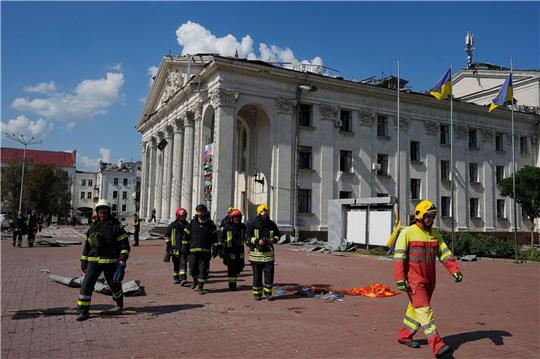 Das Theater von Tschernihiw wurde bei dem russischen Raketenangriff beschädigt.