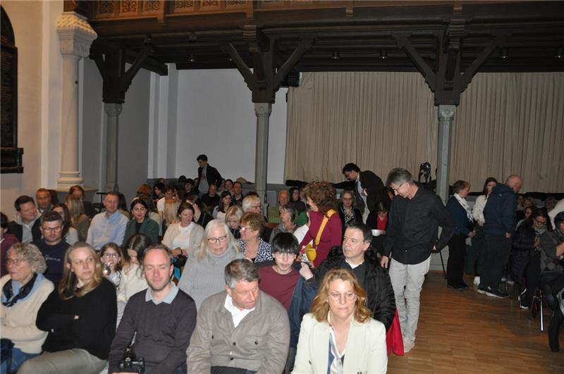 Das Theaterstück war gut besucht.