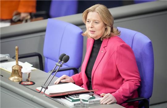 Das Thema Sicherheit stehe im Bundestag permanent auf der Agenda, so Bundestagspräsidentin Bärbel Bas.