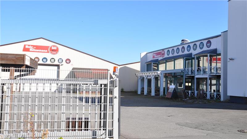 Das Tor ist offen, der Betrieb steht immer noch still: Das Gelände von ehemals Holz-Heinemann an der Dörntener Straße wäre eine willkommene Fläche für Stöbich.