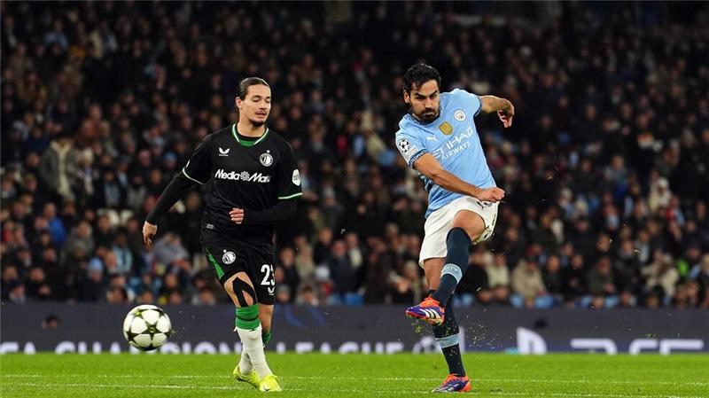 ManCity-Krise: Buh-Rufe und blutige Nase für Guardiola Das Tor von Ilkay Gündogan (r) reichte nicht zum Sieg.