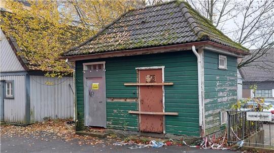 Das Trafohäuschen in der Graupenstraße steht verwahrlost da.