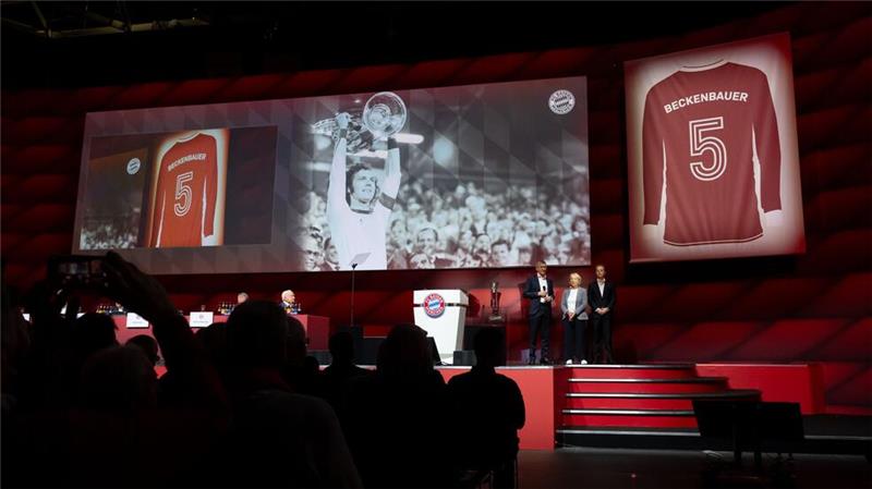 Das Trikot mit der Nummer 5 wird nicht mehr vergeben beim FC Bayern.