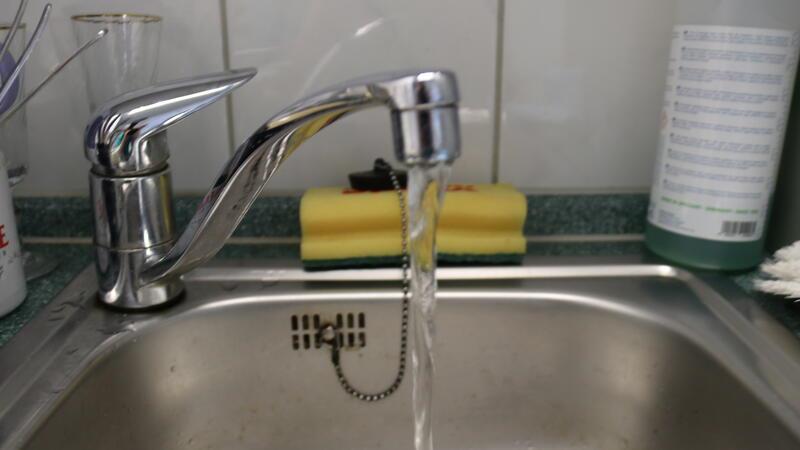 Bredelem: Voraussichtlich eine Woche lang Chlor im Trinkwasser Das Trinkwasser in Bredelem muss laut Anordnung des Gesundheitsamts mit Chlor desinfiziert und vor dem Verzehr abgekocht werden.