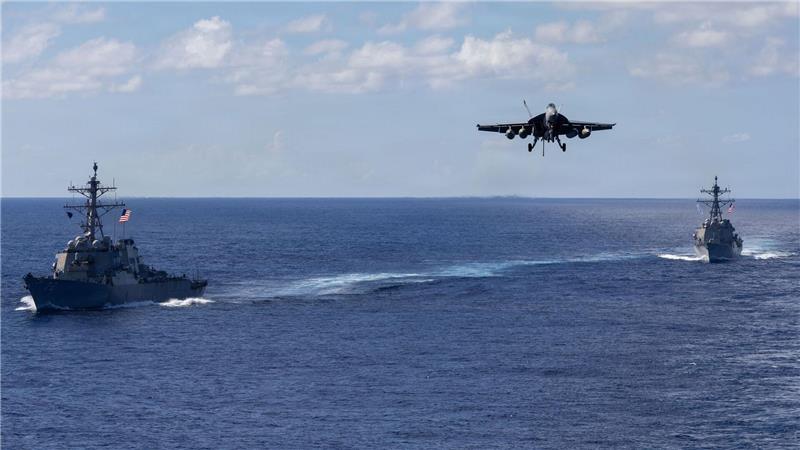 Das US-Militär hat Kriegsschiffe, Kampfflugzeuge und Soldaten in die Karibik verlegt.