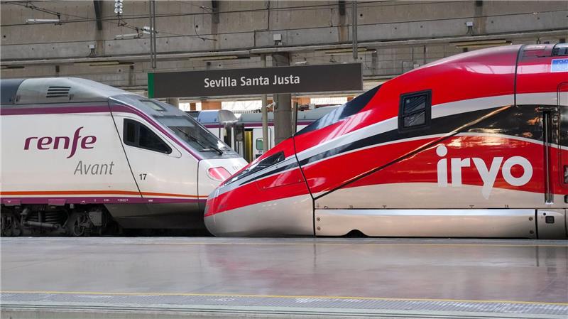 Das Unglück wurde ausgelöst, als die beiden letzten Waggons eines Zuges der italienischen Gesellschaft Iryo entgleisten und in das Nachbargleis gerieten. Ein entgegenkommender Zug der spanischen Renfe konnte nicht mehr bremsen.