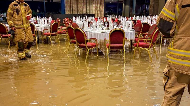 Das Unwetter „Jakob“ führte in Norwegen zu Überschwemmungen - wie hier in einem Hotelsaal.