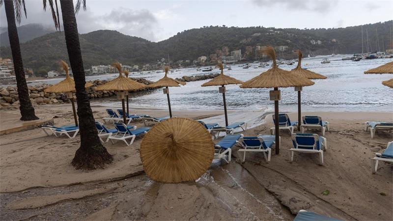 Frau ertrinkt bei Unwetter auf Mallorca Das Unwetter brachte auch den Flugverkehr durcheinander.