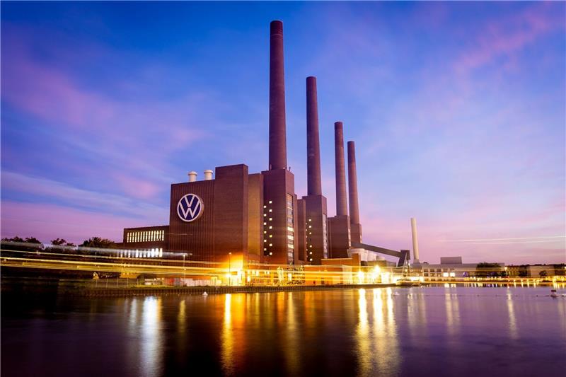 Das VW-Kraftwerk auf dem Gelände vom Volkswagen Stammwerk am frühen Morgen.