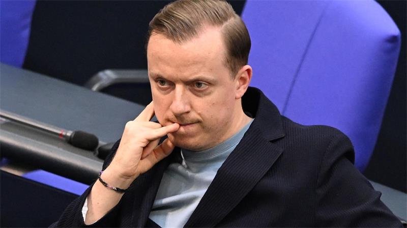 Das Vorgehen sei geeignet, Ahmetovics Arbeit als Abgeordneter zu beeinträchtigen und seinen beruflichen Ruf zu beschädigen, kritisierte der Anwalt des 33-jährigen SPD-Politikers. (Archivbild)