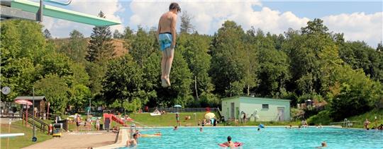 Das Waldschwimmbad Hohegeiß soll in diesem Jahr umgebaut werden. Die Planungen dafür laufen und sind laut Stadtverwaltung im Zeitplan.  Fotos: GZ-Archiv/Privat