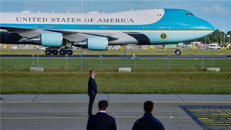 Nach Epstein-Artikel: US-Zeitung darf nicht auf Trump-Reise Das „Wall Street Journal“ ist vom Weißen Haus von der Reise in der Air Force One mit Trump nach Schottland ausgeschlossen worden.