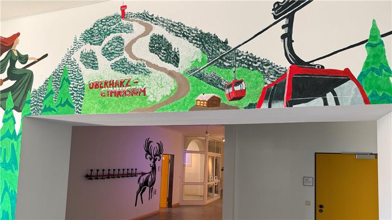 Ministerium schreibt Braunlager Schulleiter-Stelle aus Das Wandbild im Eingangsbereich des Oberharz-Gymnasiums haben die Schüler selbst gemalt.